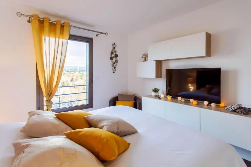 A7- 2 Bdr Sea & Mountain View - Ac, Parking, Pool & Terrace Apartment Antibes