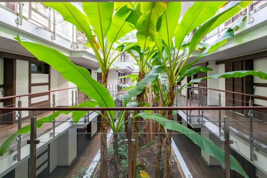 A7- 2 Bdr Sea & Mountain View - Ac, Parking, Pool & Terrace Apartment Antibes 0*,  France